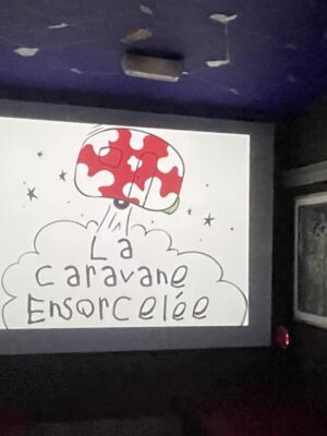 photo de l'écran ciné de la caravane enseorcelée