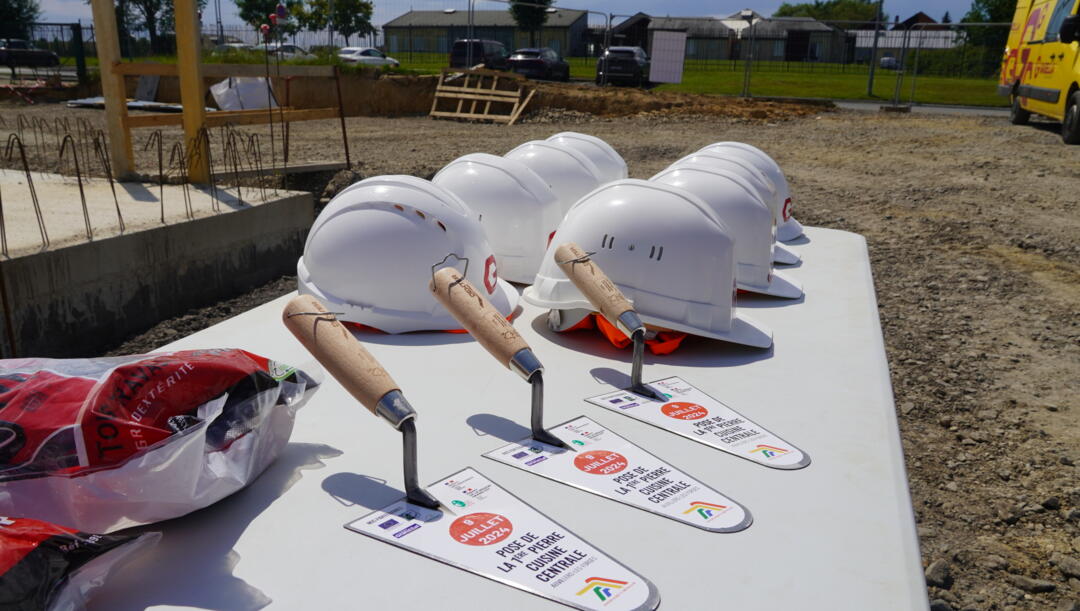 Pose première pierre cuisine centrale 1