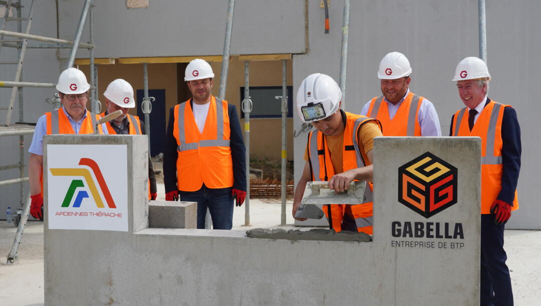 Pose première pierre cuisine centrale 2
