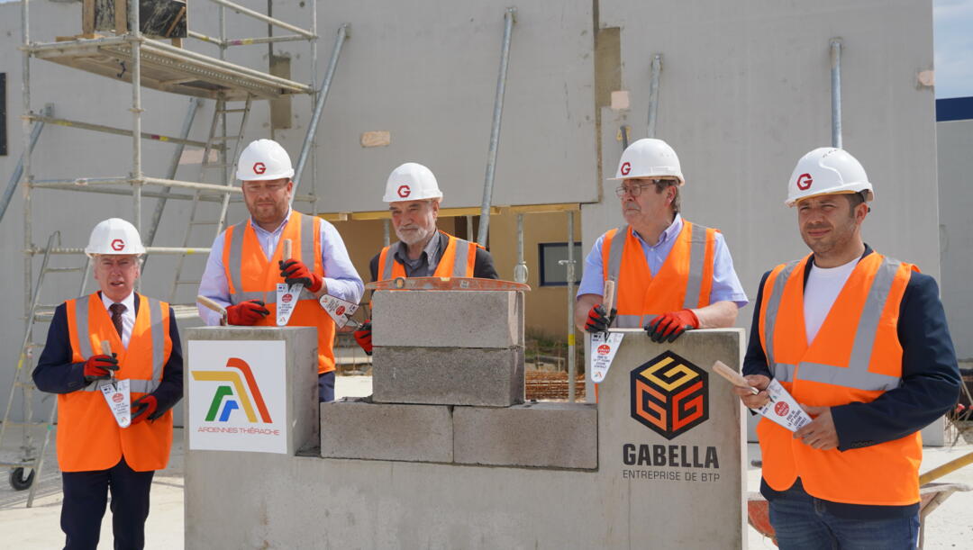 Pose première pierre cuisine centrale 3