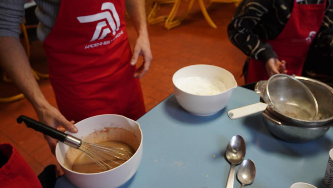 préparation gâteau atelier enfant