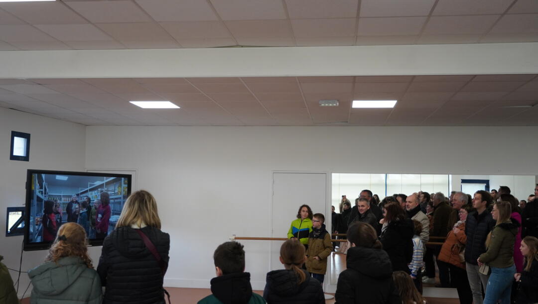 assistance regardant la vidéo réalisée par le conseil communautaire jeunes