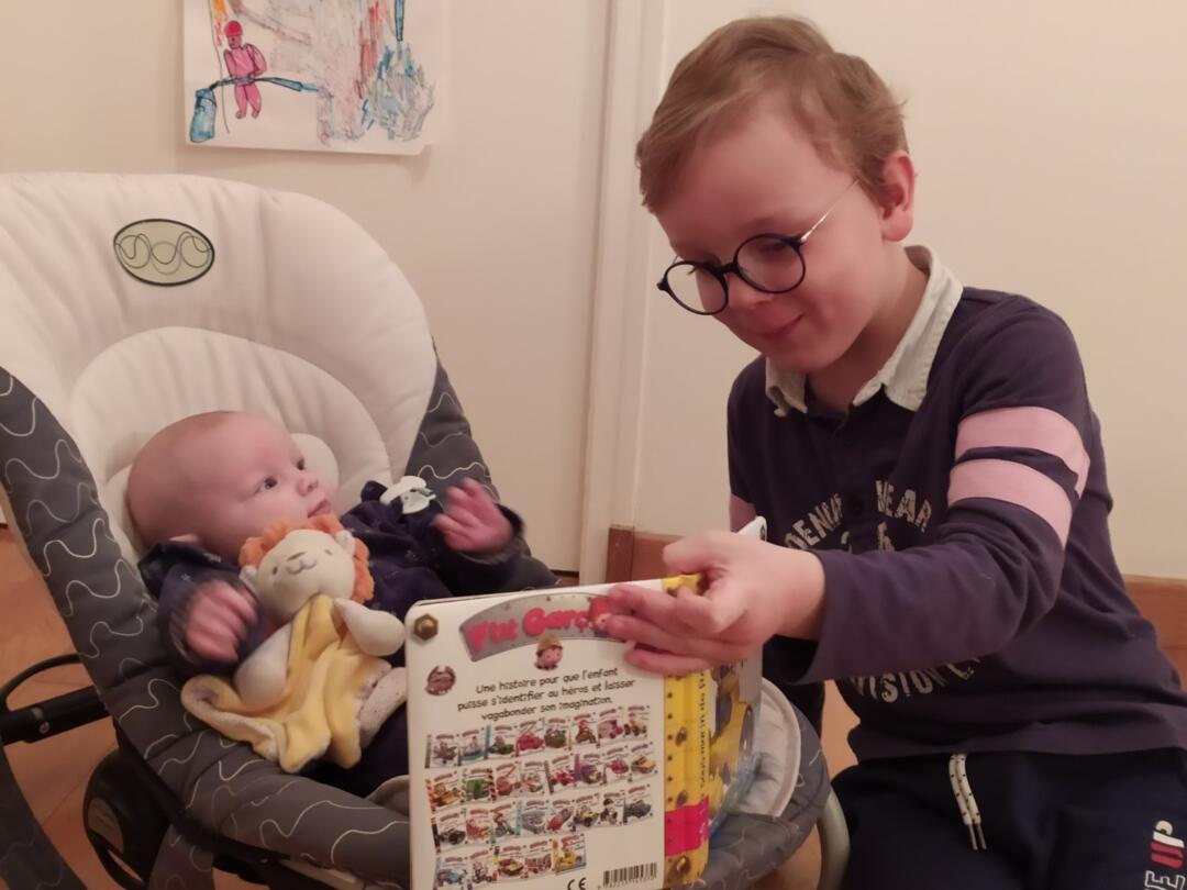 Il raconte bien les histoires mon grand frère..