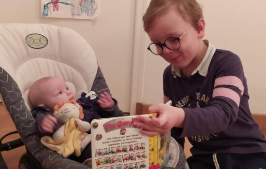 Il raconte bien les histoires mon grand frère..